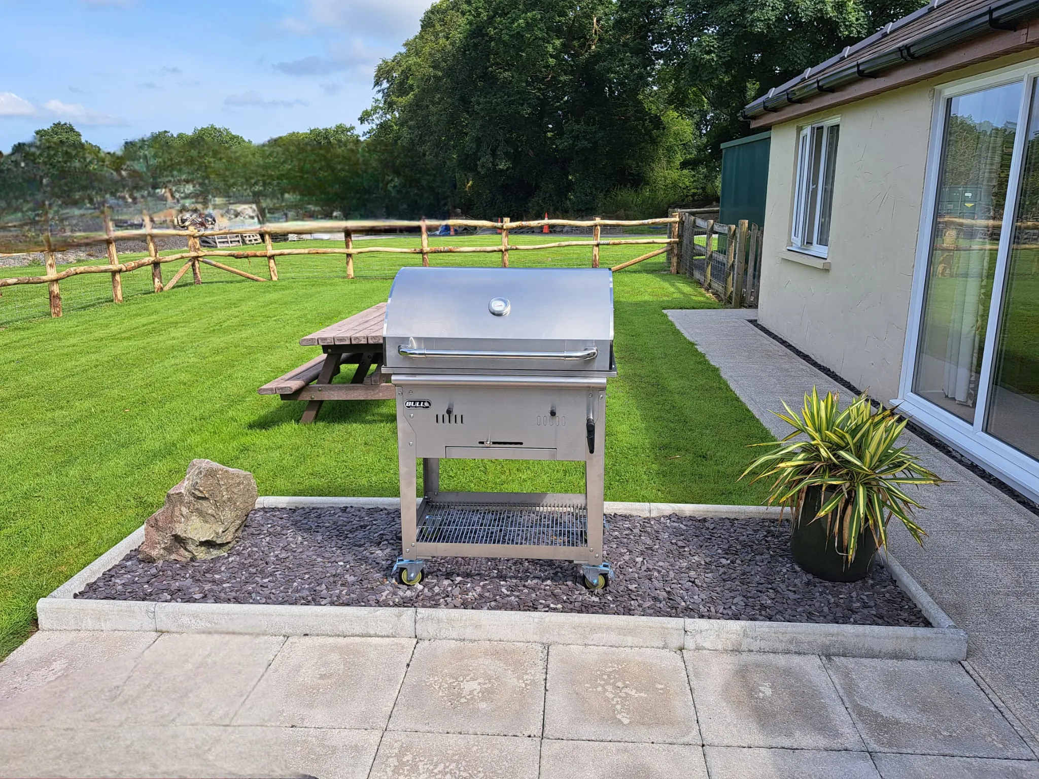 Garden with picnic bench and BBQ