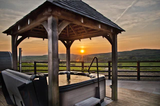 Hot tub at Llwyn Teifi