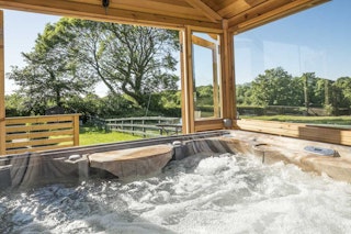 Tan-yr-Onnen hot tub